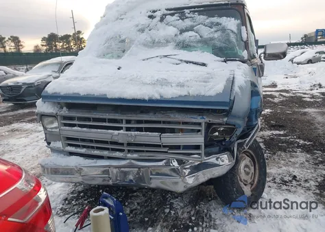 1988 Chevrolet G20 из США, поврежденный, VIN 1GCEG25H8J7113425